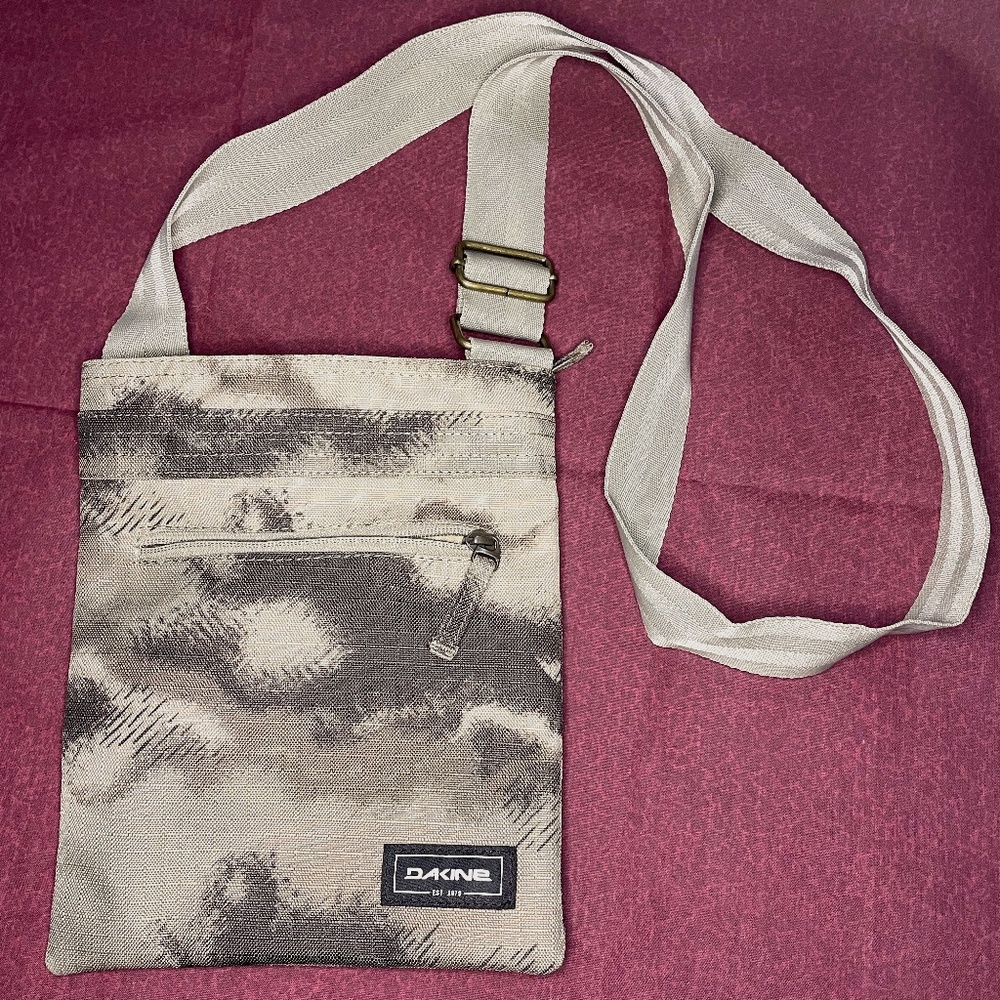 Dakine Jive Handbag in Camo Print